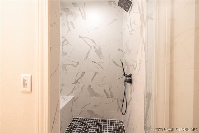 370 Via Appia Dr, Sunrise Beach, MO 65079 - full bath with a tile shower