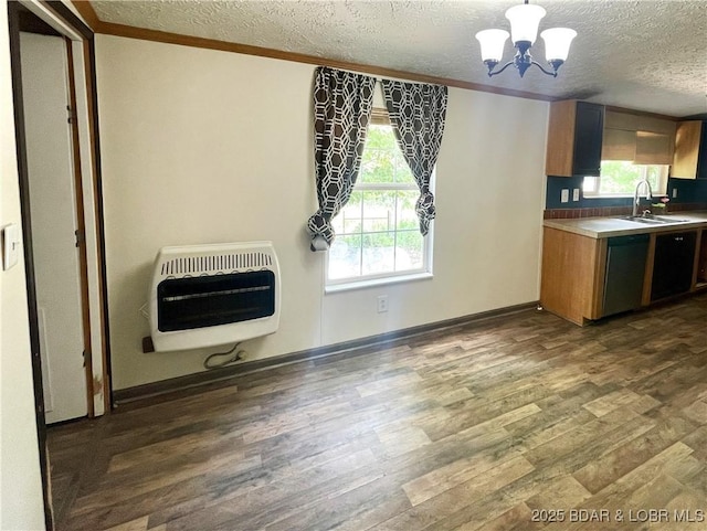 4712 Camden Line Rd, Lebanon, MO 65536 - kitchen featuring heating unit, a textured ceiling, a chandelier, dark wood-style flooring, and ornamental molding