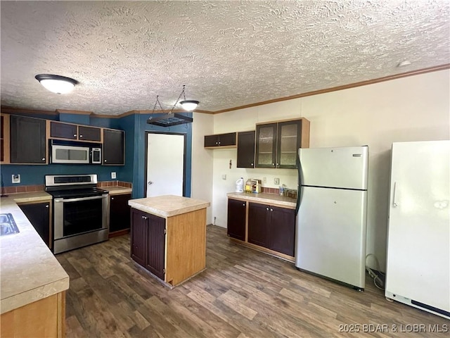 4712 Camden Line Rd, Lebanon, MO 65536 - kitchen featuring freestanding refrigerator, electric stove, crown molding, light countertops, and dark wood-style flooring