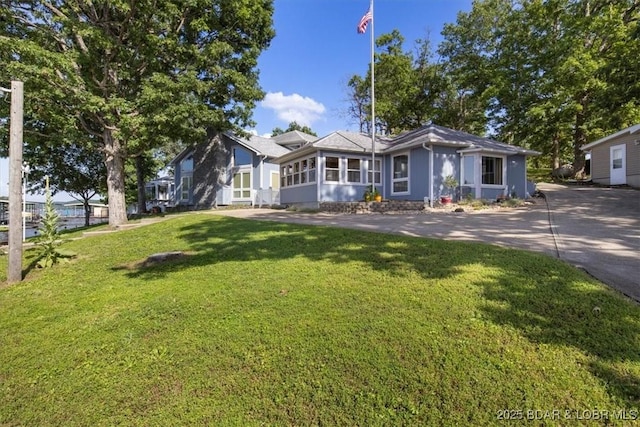 948 Cable Point Dr, Climax Springs, MO 65324 - view of front of home featuring a front lawn