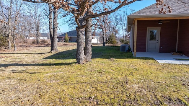60 Lady Bug Ln, Camdenton, MO 65020 - view of green lawn featuring a ceiling fan