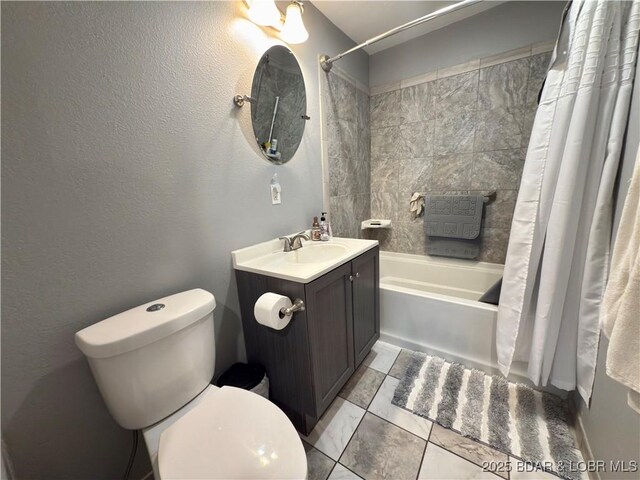 435 Main St, Newburg, MO 65550 - bathroom featuring shower / tub combo with curtain and vanity
