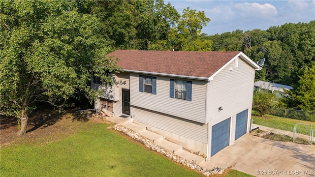 195 Jamie Dr, Camdenton, MO 65020 - view of front of property featuring driveway and an attached garage