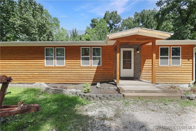 5109 Aqua Dr, Osage Beach, MO 65065 - view of front of house