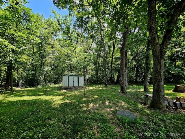238 Foote Lane Rd, Eldon, MO 65026 - view of grassy yard with a shed