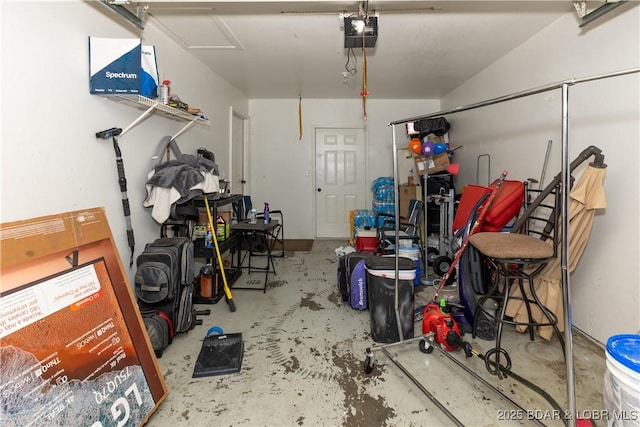 152 Pawnee Rd, Lake Ozark, MO 65049 - garage with a garage door opener