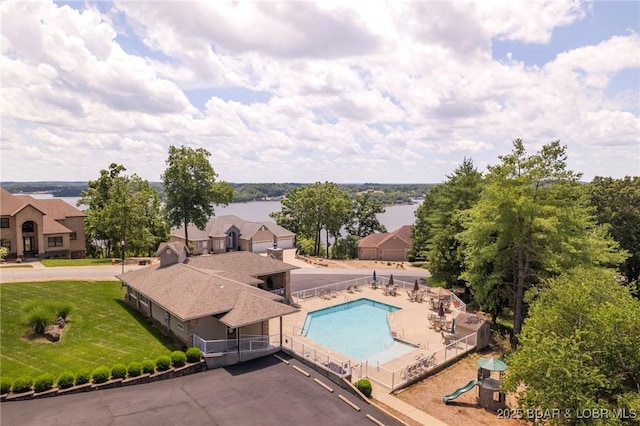 1008 Beacon Ridge Dr, Lake Ozark, MO 65049 - bird's eye view of a pool area