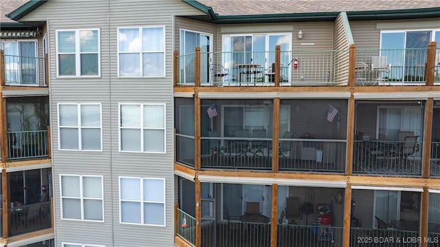 133 Cedar Glen Dr Unit 3B, Camdenton, MO 65020 - rear view of property featuring a shingled roof