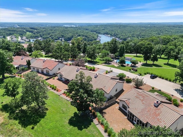 576 Racquet Club Dr Unit 407, Lake Ozark, MO 65049 - bird's eye view of a heavily wooded area