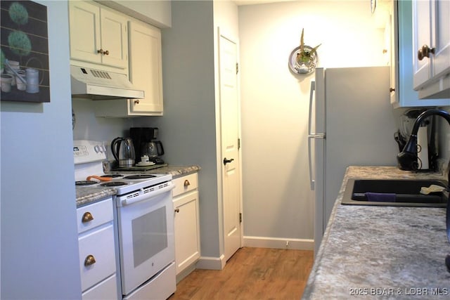 891 Azalea Ct, Osage Beach, MO 65065 - kitchen featuring electric stove, under cabinet range hood, light wood-style flooring, and white cabinetry