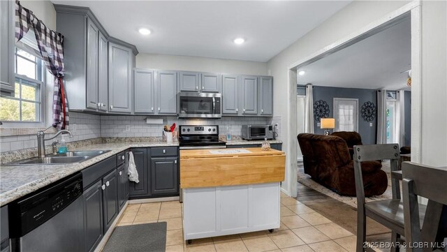 284 Trails End Rd, Sunrise Beach, MO 65079