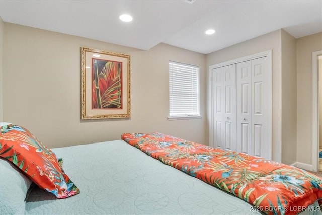 97 Random Rd, Edwards, MO 65326 - bedroom featuring recessed lighting and a closet