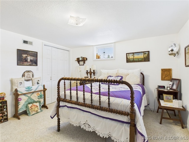 1620 Triple Cove Ln, Climax Springs, MO 65324 - bedroom with a closet and a textured ceiling