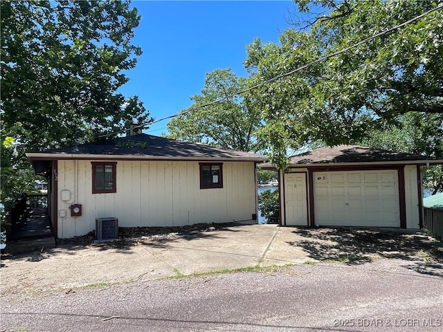 192 Ke Jo Point Rd, Gravois Mills, MO 65037 - view of front of property featuring an outdoor structure, concrete driveway, and a detached garage