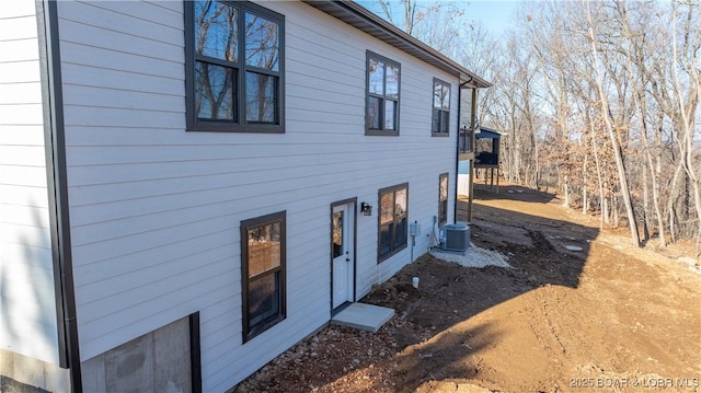 3164 Cross Creek Dr, Camdenton, MO 65020 - view of side of property with a central AC unit