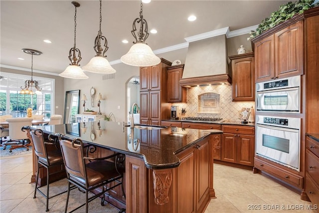 1163 Beacon Pointe Cir, Lake Ozark, MO 65049 - kitchen with premium range hood, a center island with sink, backsplash, ornamental molding, and recessed lighting
