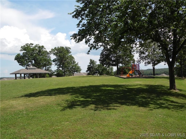 492 Regatta Bay Dr Unit 2D, Lake Ozark, MO 65049 - view of green lawn