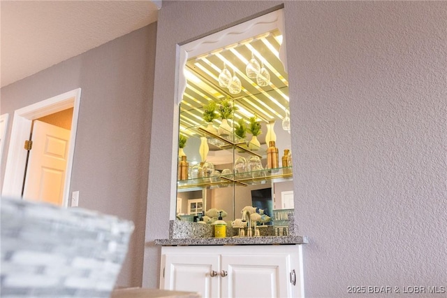 46 Aqua Fin Dr Unit 4A, Lake Ozark, MO 65049 - detailed view of a textured wall and a bar