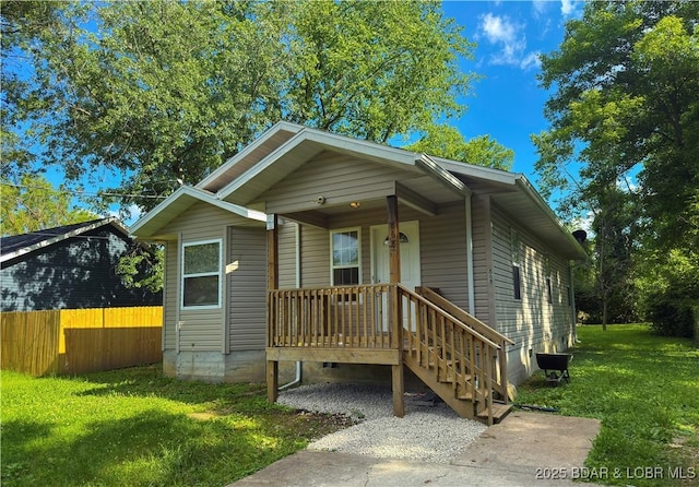 868 E St, Lebanon, MO 65536 - view of bungalow-style house