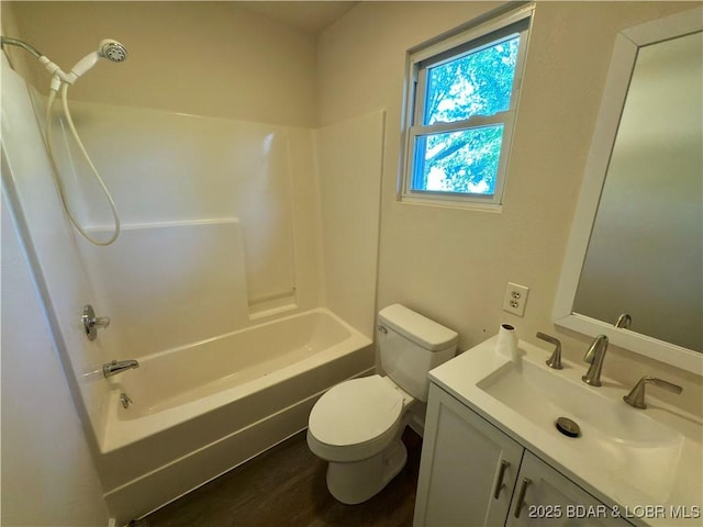 868 E St, Lebanon, MO 65536 - bathroom with vanity, bathtub / shower combination, and wood finished floors