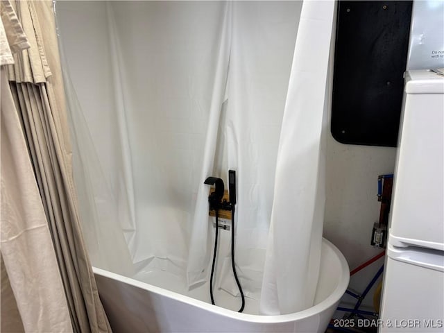 31475 Ivy Bend Rd, Stover, MO 65078 - bathroom featuring shower / bath combination with curtain