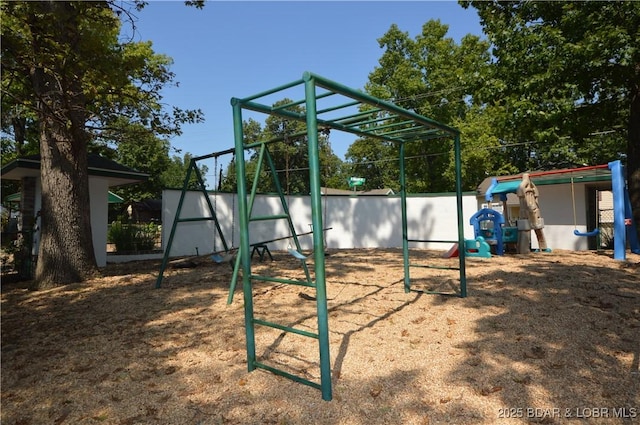708 Harbour Towne Dr Unit E-708, Lake Ozark, MO 65049 - view of jungle gym