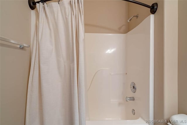 275 Flynn Rd Unit 105, Lake Ozark, MO 65049 - bathroom featuring shower / tub combo and toilet