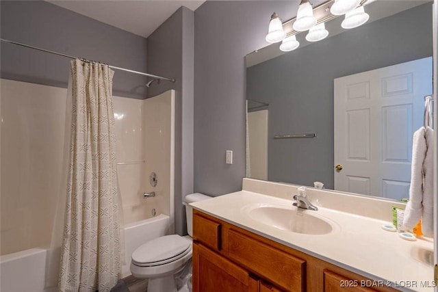 275 Flynn Rd Unit 105, Lake Ozark, MO 65049 - full bath with shower / bathtub combination with curtain and vanity