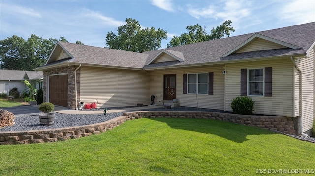 15 Knox Point Cir, Lake Ozark, MO 65049 - ranch-style home with a garage, a front yard, roof with shingles, and driveway