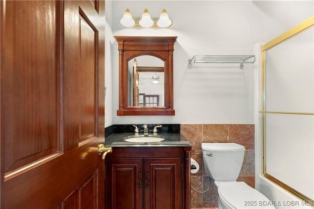1129 Beacon Pointe Cir, Lake Ozark, MO 65049 - full bath with vanity, tile walls, wainscoting, and enclosed tub / shower combo