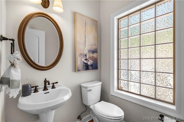 1129 Beacon Pointe Cir, Lake Ozark, MO 65049 - bathroom with a sink and toilet