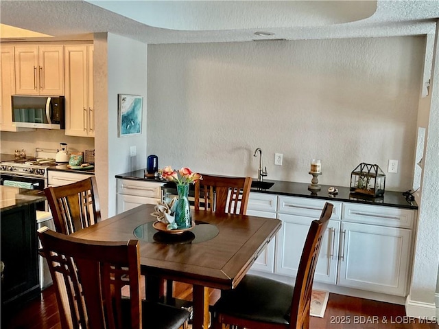 757 Malibu Rd Unit 101B, Osage Beach, MO 65065 - dining room with dark wood finished floors and a textured ceiling