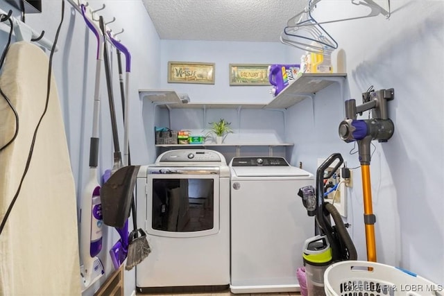 392 Hopetown Dr, Osage Beach, MO 65065 - laundry area featuring independent washer and dryer and a textured ceiling