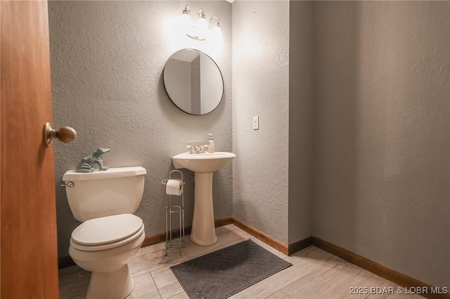 170 Twin Oaks Dr, Lake Ozark, MO 65049 - bathroom featuring toilet and a textured wall