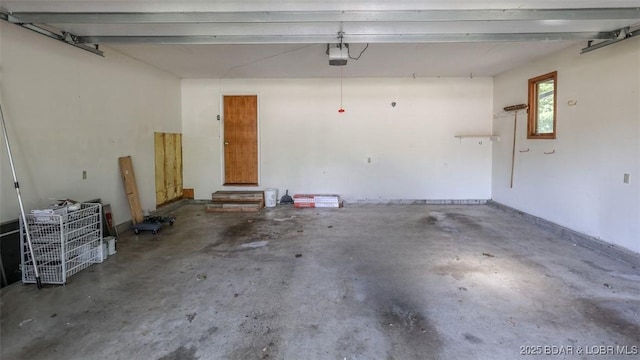 170 Twin Oaks Dr, Lake Ozark, MO 65049 - garage featuring a garage door opener
