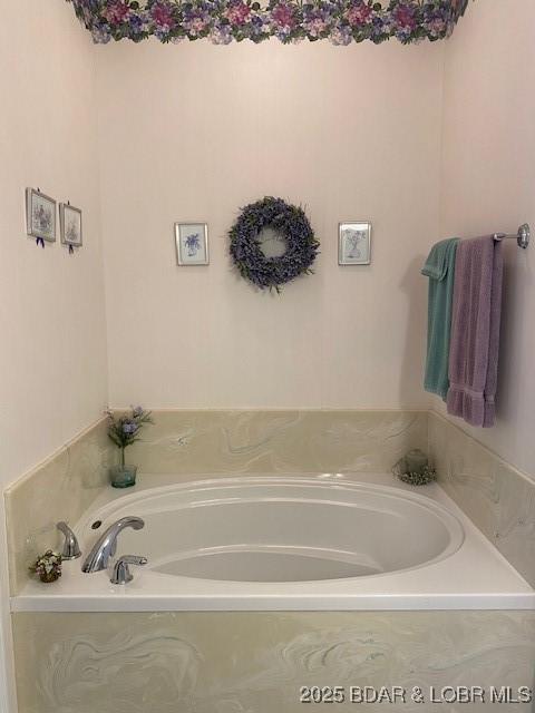 130 Guinevere Ct, Camdenton, MO 65020 - bathroom featuring a garden tub