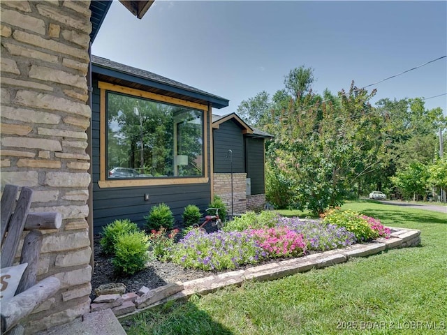 92 Arrowhead Beach Rd, Lake Ozark, MO 65049 - view of side of property with a yard