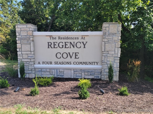 LOT8 Royal Ct, Four Seasons, MO 65049 - photo 2