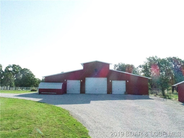 view of front of house with a front yard and a garage