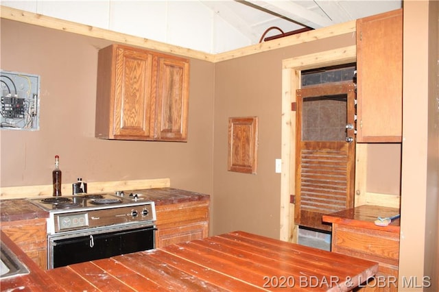 kitchen featuring electric stove