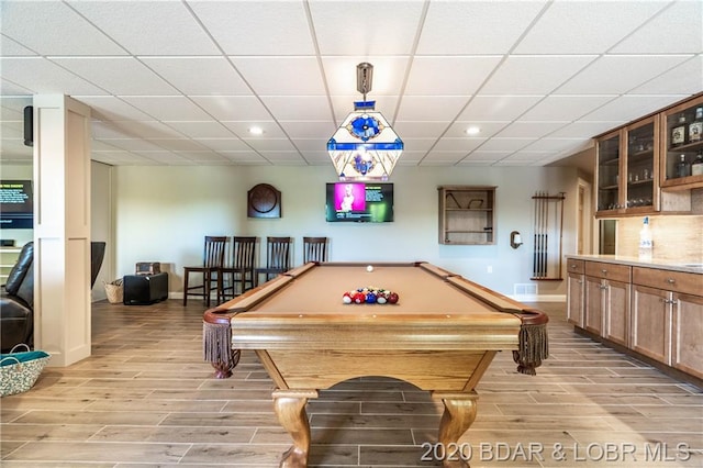 playroom with billiards, a drop ceiling, and light hardwood / wood-style flooring