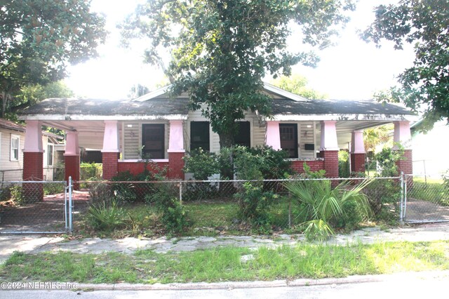 view of front facade featuring a porch