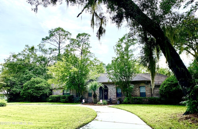 view of front of property with a front yard