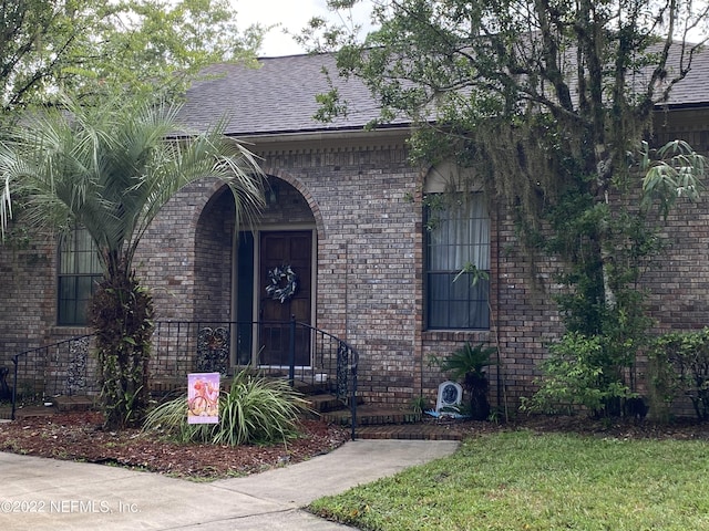 view of front of house with a front yard