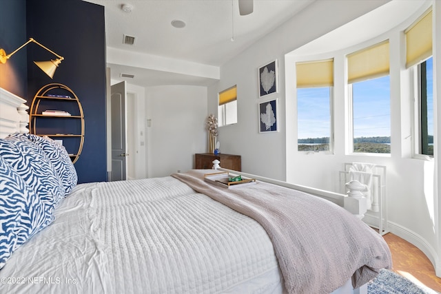 bedroom with ceiling fan