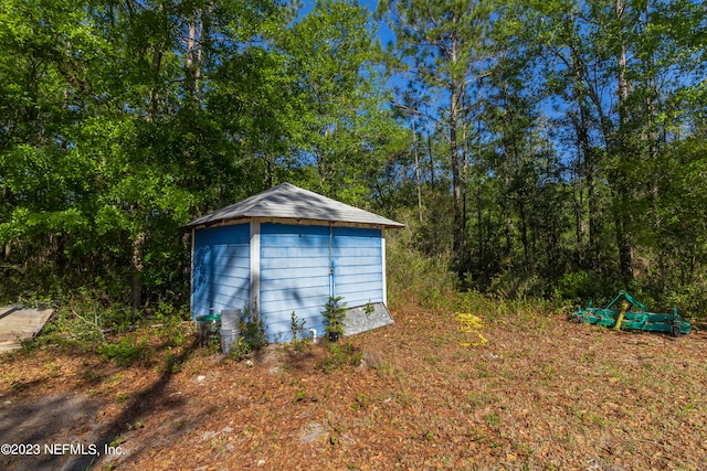 view of outbuilding