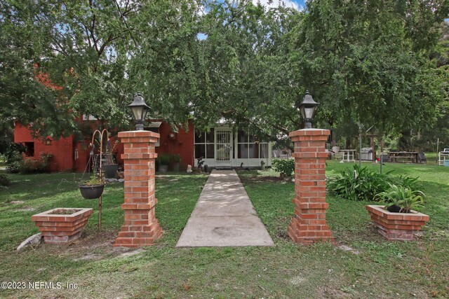 view of gate featuring a lawn