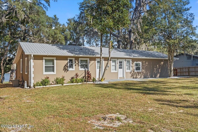 single story home with a front lawn