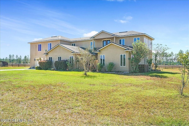 view of front property featuring a front lawn