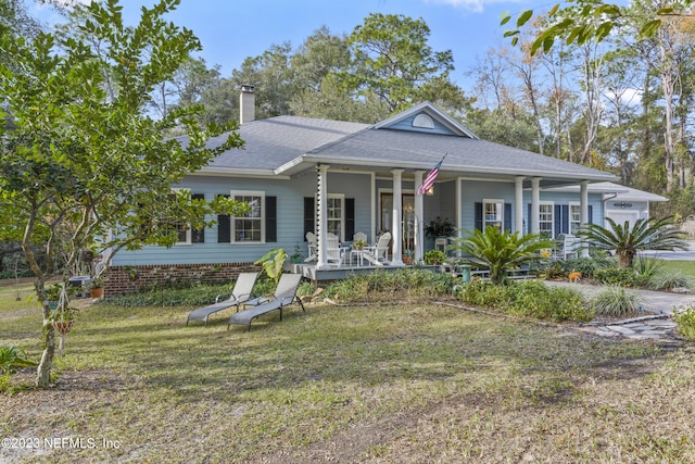 view of front of house with a front lawn and covered porch